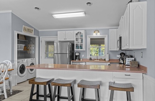 Emerald Isle Cabaña | Oceanside beach home, 2 minute walk to beach