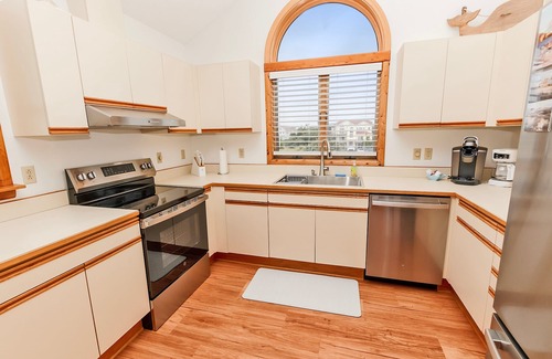 Whalehead Beach Casa | Oceanside, Close to Beach and Shopping! - WW921, Sea 5