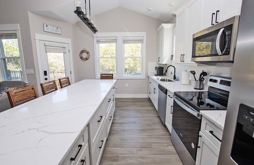 Corolla Casa | Oceanside, Comm Pool! Lighthouse Views! Close to beach, BC18B, Oh Whale