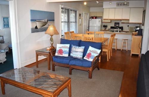 Northeast Virginia Beach Casa | North End Oceanside-4BR / 3BA North End Duplex pocos pasos de la playa!