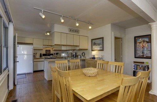 Northeast Virginia Beach Casa | North End Oceanside-4BR / 3BA North End Duplex pocos pasos de la playa!