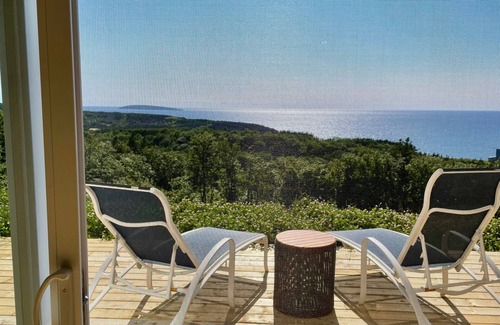 Chimney Corner Cabaña | Oceanside Cottage with Stunning Views 3 min. to Beach, near Cabot Trail & Park