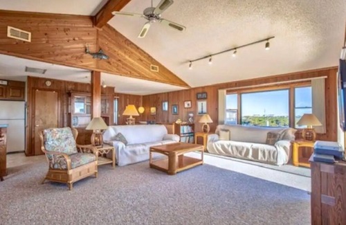 Hatteras Cabaña | Oceanside EV Friendly Cottage 4 Lots to Beach