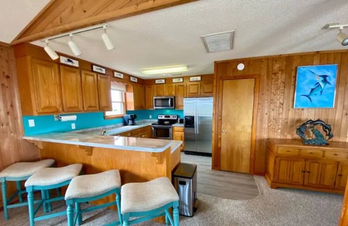 Hatteras Cabaña | Oceanside EV Friendly Cottage 4 Lots to Beach