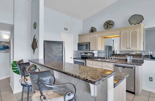 South Padre Island Condominio | Oceanside Getaway, Shared Pool and Beach Access