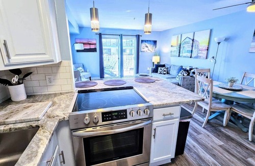 North Ocean City Apartamento | Fully Renovated, Great Beach View-Indoor Pool -Game Room-90 Steps to the Beach!