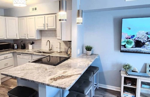 North Ocean City Apartamento | Fully Renovated, Great Beach View-Indoor Pool -Game Room-90 Steps to the Beach!
