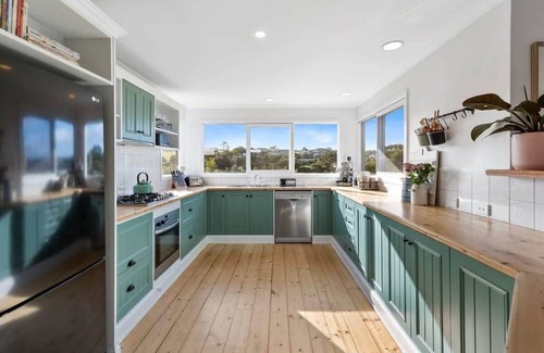 Ocean Grove Casa | Oceanside Haven: With Fire and lake views.