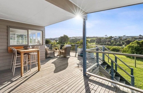 Ocean Grove Casa | Oceanside Haven: With Fire and lake views.