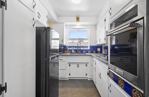 Alamitos Beach Apartamento | Oceanside Hermosa, 1 Minute Walk to the Beach, Parking, Kitchen, AC, Fit 4 Guest