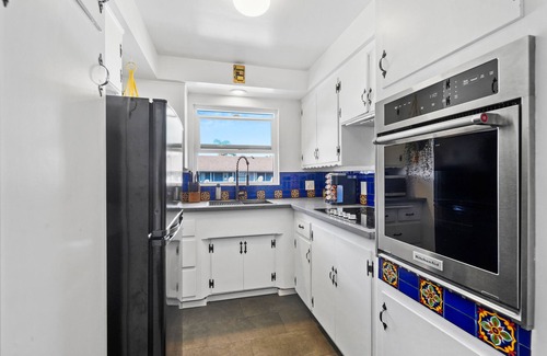Alamitos Beach Apartamento | Oceanside Hermosa, 1 Minute Walk to the Beach, Parking, Kitchen, AC, Fit 4 Guest