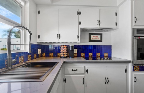 Alamitos Beach Apartamento | Oceanside Hermosa, 1 Minute Walk to the Beach, Parking, Kitchen, AC, Fit 4 Guest