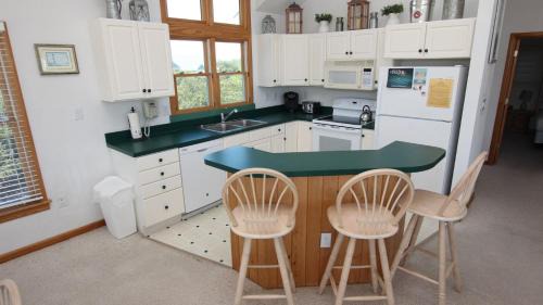 Pine Island Casa | Oceanside, Hot Tub, Community Amenities, 845 ft to Beach Access, PI6, Fan-ta-sea