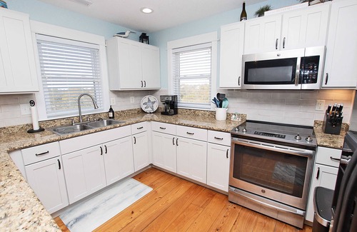 Corolla Casa | Oceanside, Hot Tub, Screened Porch, Wild Horses, 4x504, Sol Searcher