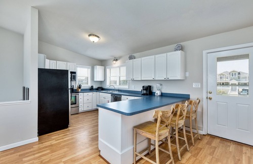 Whalehead Beach Casa | Oceanside, Pet Friendly with a Cool Pool & Volleyball Court!