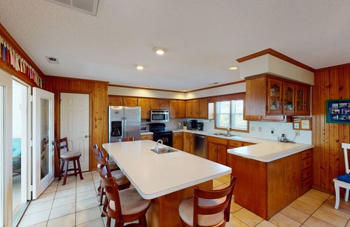 Sandbridge Casa | Oceanside retreat with private tennis/pickleball court, easy beach access & AC