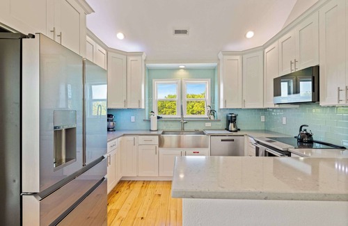 Duck Casa | Oceanside retreat with pool & spa, June Weeks Open