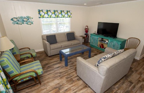 Kitty Hawk Casa | Oceanside, Screened Porch, Close to Shopping and Restaurants! KH146, Camelot