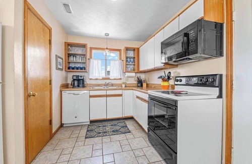 Waves Casa | Oceanside, sound view, dog friendly, private pool, hot tub, golf cart, game room