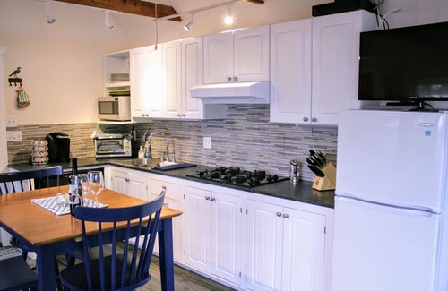 Lunenburg Cabaña | Oceanside Vacation Cottage