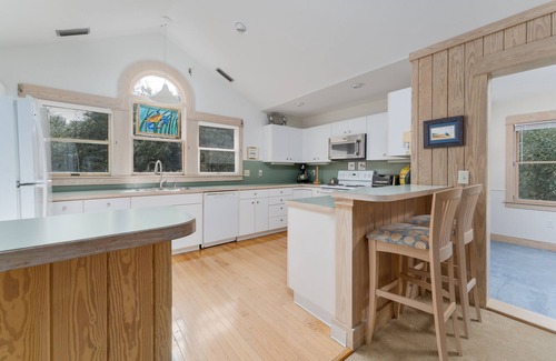 Duck Casa | Oceanside with Short Walk to Beach, Community Pool, Open and Airy Living.