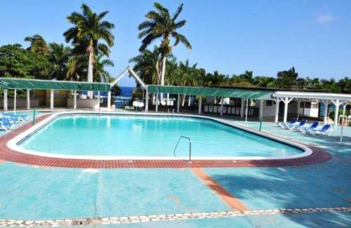 Montego Bay Apartamento | Oceanview 1-Bed Apt w Pool Bar & Beach Access