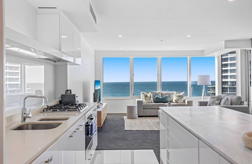 Surfers Paradise Apartamento | Oceanview 2-Bed with Pool, Sauna, Gym & Parking
