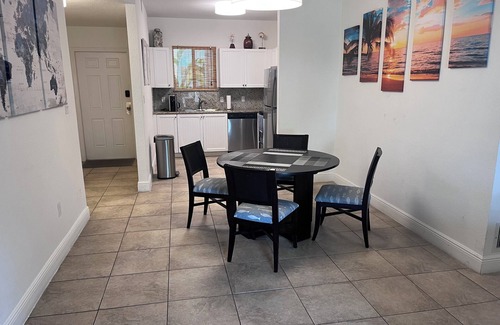 Alice Town Condominio | Oceanview 2 bed, 2 bath, steps away from clubhouse, beach and pool.