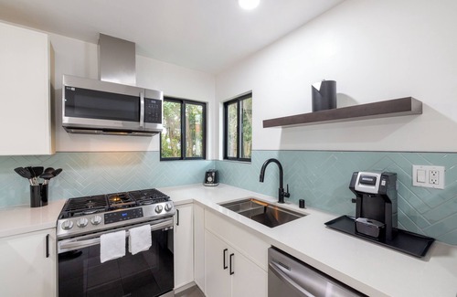 Pismo Beach Hotel | Oceanview 2-bedroom Cottage with WiFi, AC and Full Kitchen in Pismo Beach, CA