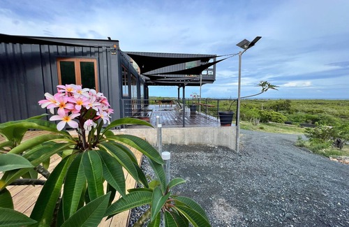 Carenero Casa | Oceanview 3BR COR-TEN House - w/view of Gilligan's Island