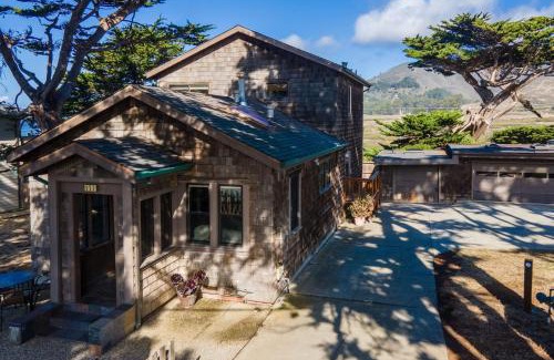 Montara Casa | Oceanview Beach Home Walk to Beach Trails Food Family Activities