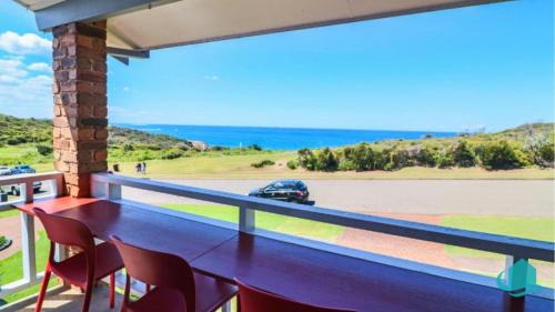 Caves Beach Casa | Oceanview Beach House