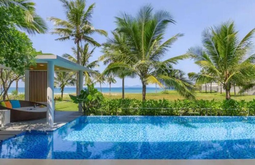 Ngu Hanh Son Casa | Oceanview Beachfront Villa With Pool & Garden