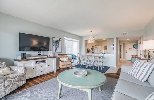 Oceanmarsh Subdivision Condominio | Oceanview Condo on Harbor Island: 2BR, Pool Views, Beach Access, & Family Amenities!