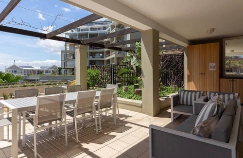 Victoria and Alfred Waterfront Villa | Oceanview Carradale 304 Villa