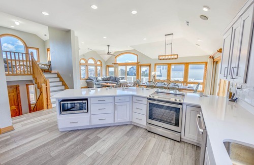 Ocean Isle Estates Casa | Vista al mar, Avon w / Cmty Boardwalk, Ascensor, Piscina, Jacuzzi, Sala de juegos, Se aceptan perros