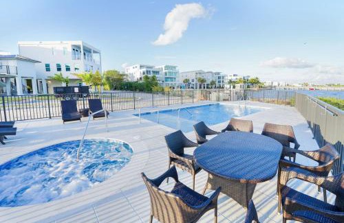 Monroe County Casa | Oceanview Escape Key Largo Pool, Hot Tub and Private Deck
