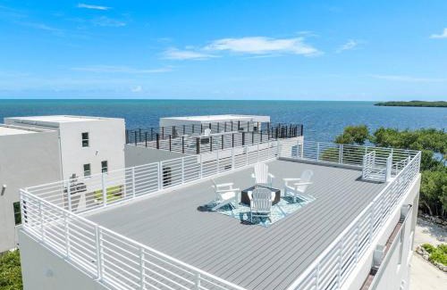 Monroe County Casa | Oceanview Escape Key Largo Pool, Hot Tub and Private Deck