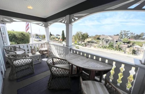 Summerland Condominio | Oceanview Luxury Summerland Beach Condo B above Wine Tasting Room- walk to beach