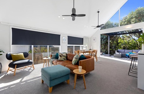 Mount Maunganui Casa | Oceanview Magic - Mount Maunganui Holiday Home