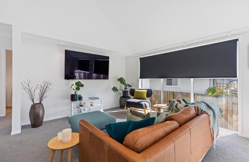 Mount Maunganui Casa | Oceanview Magic - Mount Maunganui Holiday Home