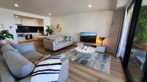 Surfers Paradise Apartamento | OceanView Oasis 2BR Apt - 5Mins to Beach - Family Resort