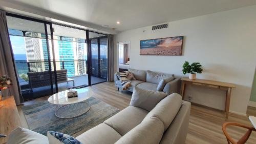 Surfers Paradise Apartamento | OceanView Oasis 2BR Apt - 5Mins to Beach - Family Resort