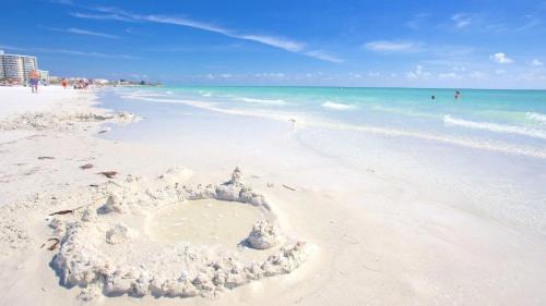 Siesta Key Apartamento | Oceanview Penthouse, in VIllage, 30-steps to Best Beach, Tiki-Bar, Free Bikes and Paddle-boards!