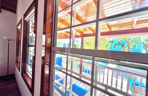 Caye Caulker Apartamento | A pasos de la playa 3 habitaciones, 2 baños, casa con muelle de piscina privada, playa y aire acondicionado