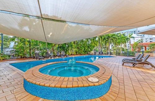 Darwin City Centre Apartamento | Oceanview Resort Stay with Pool & Tropical Sunsets