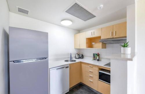 Darwin City Centre Apartamento | Oceanview Resort Stay with Pool & Tropical Sunsets
