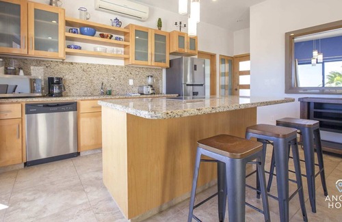 La Ventana Condominio | Oceanview space, steps to beach plus pool onsite!