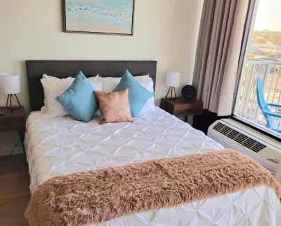 Daytona Beach Apartamento | Oceanview Studio Condo w Balcony - Castaways Beach Resort
