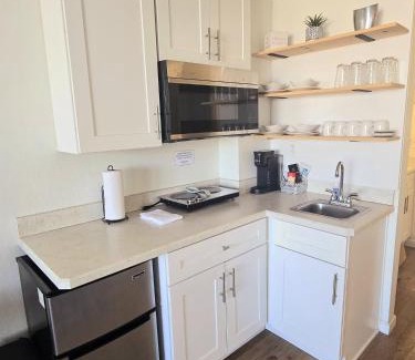 Daytona Beach Apartamento | Oceanview Studio Condo w Balcony - Castaways Beach Resort